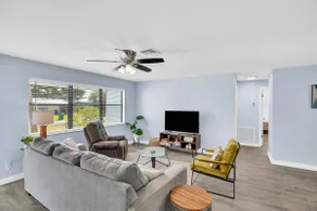 Peaceful getaway-Lovely 2 bedroom with heated pool - Image 5