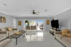 Luxury Water Front, Heated Pool & Jacuzzi, 5br  - Image 5
