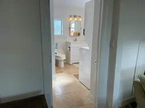 Lovely studio with spacious bath and kitchen - Image 5
