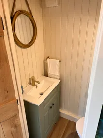 Honey Cabin - York - Image 5