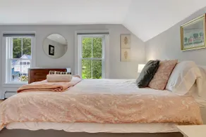 Cozy Home in Village of Grafton - Image 4