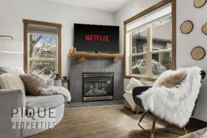 Luxury 3BDRM*Chic Mountain Escape*BBQ/Fire Table - Image 3