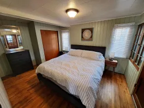 Nova House~Private & Cozy King Bed Suite Downtown - Image 4