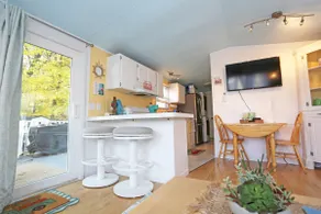 Cozy Stay by the Bay - Image 3