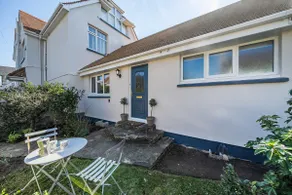 Spacious one bed apartment in a quiet leafy close. - Image 2