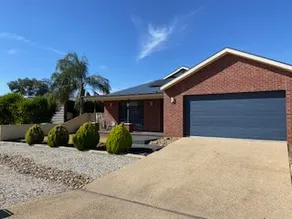 Bundalong Beauty! 5 bedroom holiday home. - Image 2