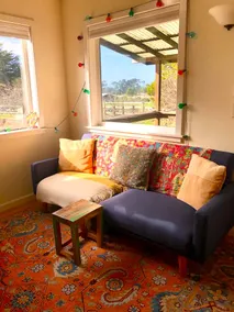 Peaceful, Quiet Artist’s Cottage One Mile From Sea - Image 4