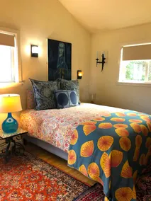 Peaceful, Quiet Artist’s Cottage One Mile From Sea - Image 3