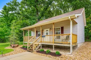 COZY COTTAGE - Private Hot Tub and Fire Pit - Image 4