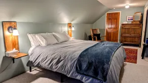 DT basecamp w/chef kitchen, yard & dog friendly - Image 5