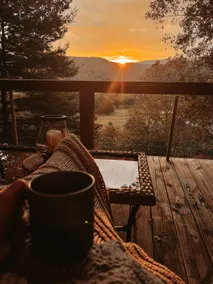 The Woodland House|comfy mtn home, hot tub, view - Image 2