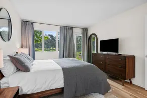 Cozy Condo on the Golf Course / Grand Traverse Bay - Image 4
