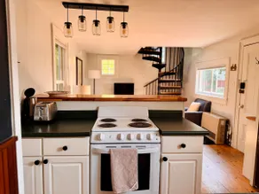 Charming 1BD Loft in Shelburne - Image 2