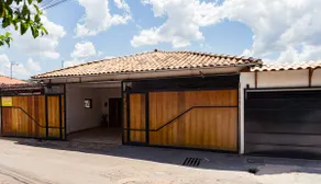 Cozy House: Garage, Backyard, Pet Friendly - Image 4