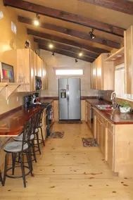 Cheerful 2-bedroom cottage with a view - Image 3