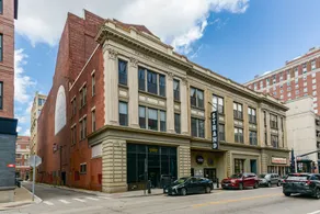 Stylish Downtown Apartment - Image 4