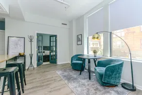 Stylish Downtown Apartment - Image 2