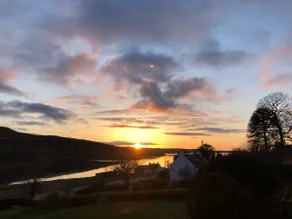 Cosy croft house with loch views - Image 5