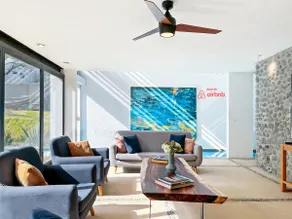 Modern house with its own heated pool - Image 3