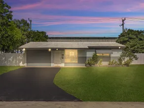 3Bed Modern Home Family Friendly Heated Pool - Image 2