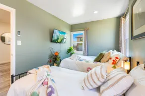 Prime location King Bed! Private house1 - Image 5