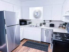 Chic 2BR: Min from Downtown, Eastown, and EGR! - Image 2
