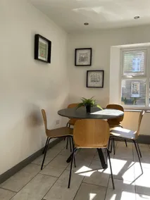 Spacious City Centre Property - Image 4