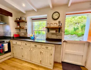 ⭐️Cosy 2 bedroom cottage with terrace on cliff edge - Image 5