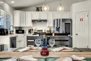 3BR Home 5 min Adventist Dog Friendly & EV Charger - Image 3