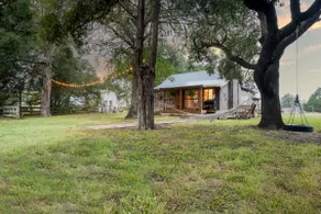 Charming Texas Cabin-Cowboy pools-Sleeps 10. - Image 3