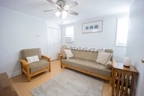 Entire 2nd floor House: yard, parking, train NYC. - Image 3
