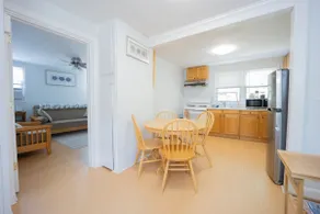 Entire 2nd floor House: yard, parking, train NYC. - Image 4