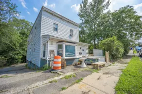 Entire 2nd floor House: yard, parking, train NYC. - Image 2