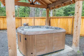 Minutes to Rainier w/ King-Hot Tub-Sauna-EV-WiFi - Image 3