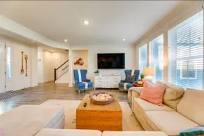 Luxurious 5 Bedroom Near Beach, Amenities Galore! - Image 4