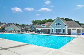 Luxurious 5 Bedroom Near Beach, Amenities Galore! - Image 3