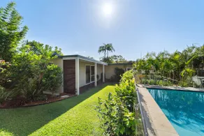 Home away from Home Guest House Caringbah South - Image 1
