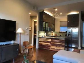 Beautiful Cottage, hot tub, in great neighborhood - Image 3
