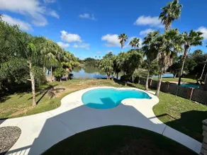 Breathtaking, Lakefront, Pool, Private, big group, birds viewing - Image 4