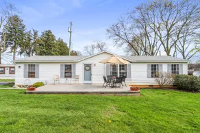 One Level Home w/ Two Living Rooms and W/D - Image 2