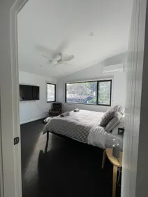 Hideaway at Lizzie | Poolside, Lake & Bush Retreat - Image 4