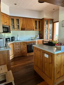 Silver Saddle Three Bedroom Cottage with Pool - Image 3