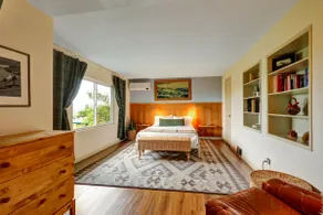 Private Studio with a Panoramic View - Image 2