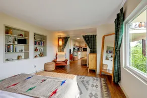 Private Studio with a Panoramic View - Image 4