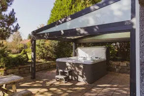 La Charbonnière, grand gîte haut-de-gamme avec jacuzzi et sauna - Image 5