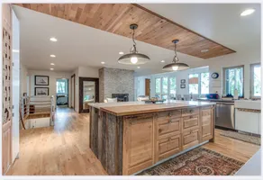 Lakefront Getaway - Image 5