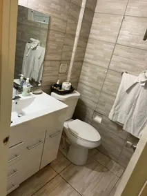 Hidden Gem: AC, Clean, TV, City Views & Pkg - Image 4