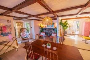 Beach House Hideaway by Post Office Motel *HOT TUB - Image 5