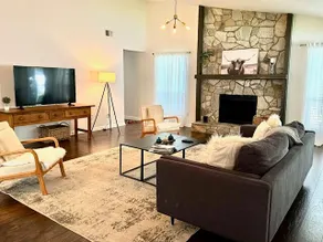 Very Stylish, Beautiful, Clean & Comfortable home - Image 4