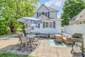 Family & dog friendly; 5 min walk to beach, bars, downtown, restaurants and park - Image 5